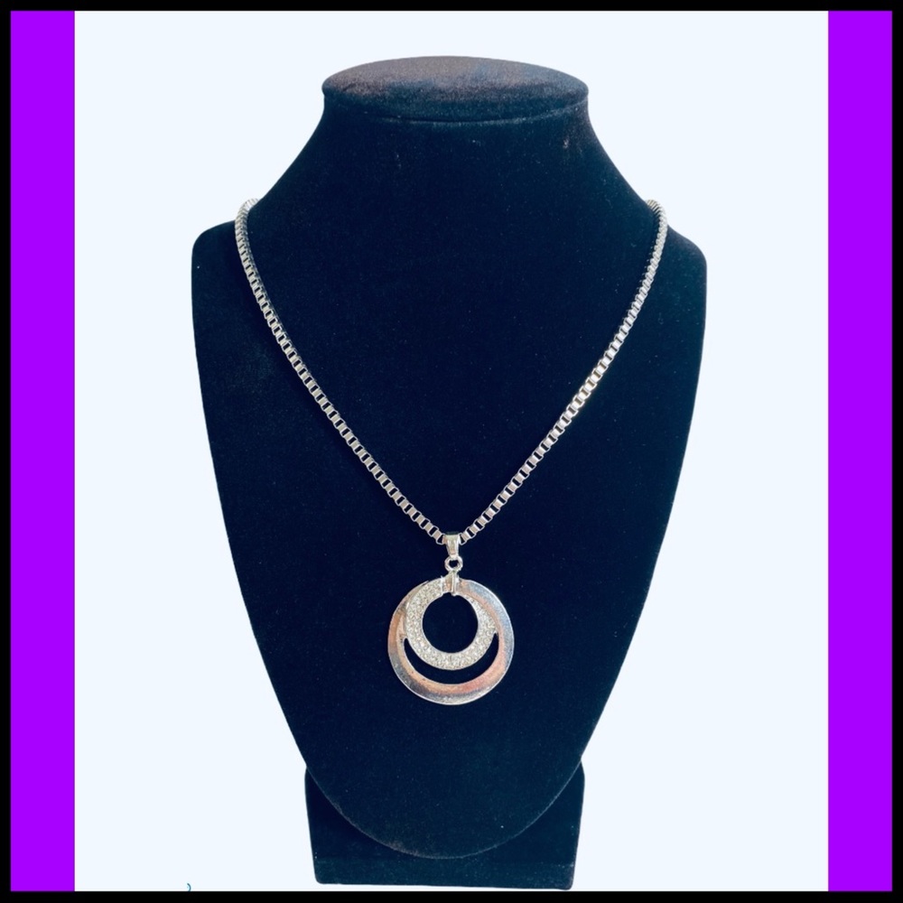 NEW SILVER-TONED CRYSTAL PENDANT LONG NECKLACE - Picture 3 of 8